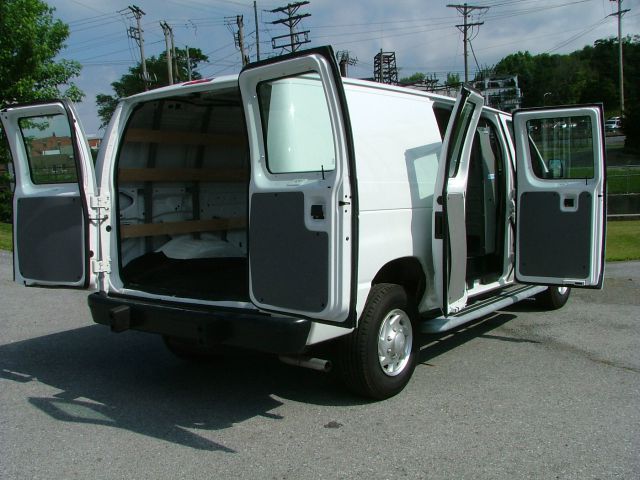 Ford Econoline 2012 photo 1