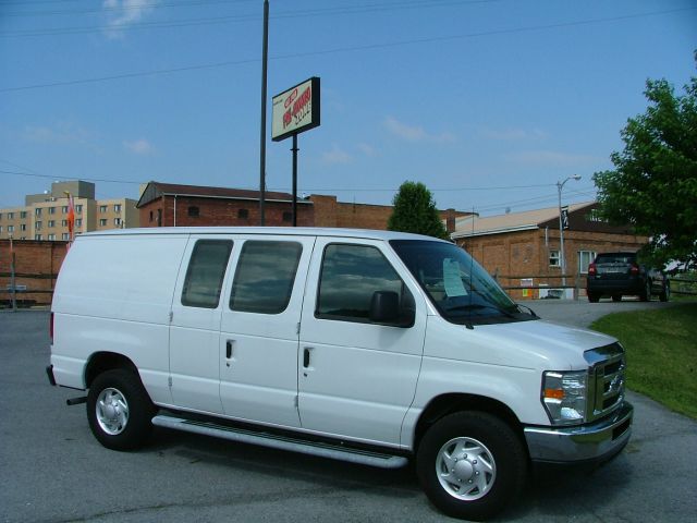 Ford Econoline 2012 photo 3