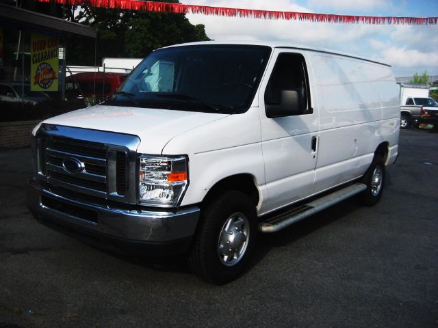 Ford Econoline 2012 photo 1