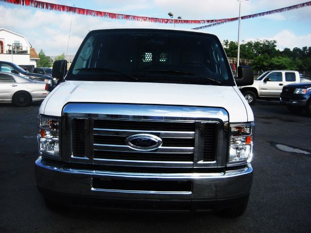 Ford Econoline 2012 photo 2