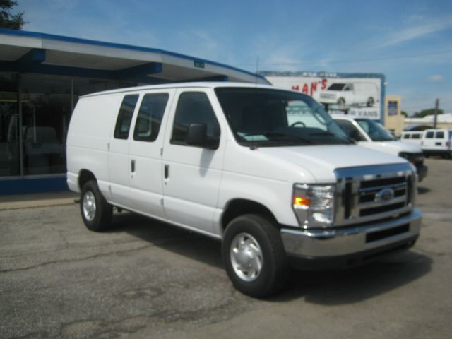 Ford Econoline 2012 photo 1