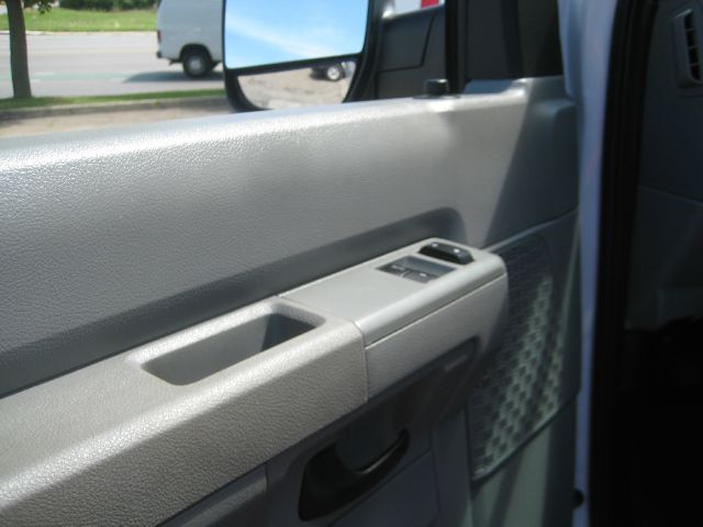 Ford Econoline 2012 photo 3