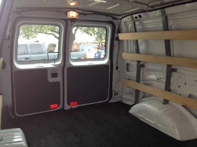 Ford Econoline 2012 photo 17