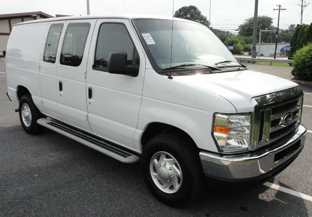 Ford Econoline 2012 photo 1