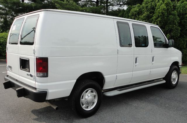 Ford Econoline 2012 photo 2