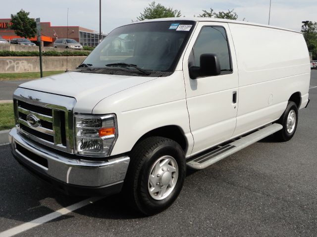 Ford Econoline 2012 photo 3