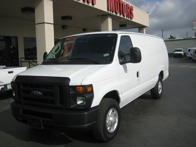 Ford Econoline 2012 photo 1