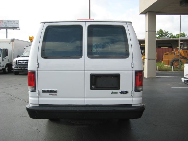 Ford Econoline 2012 photo 3