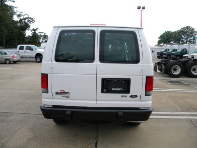 Ford Econoline 2012 photo 1