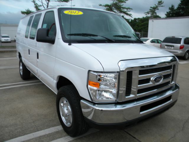 Ford Econoline 2012 photo 2