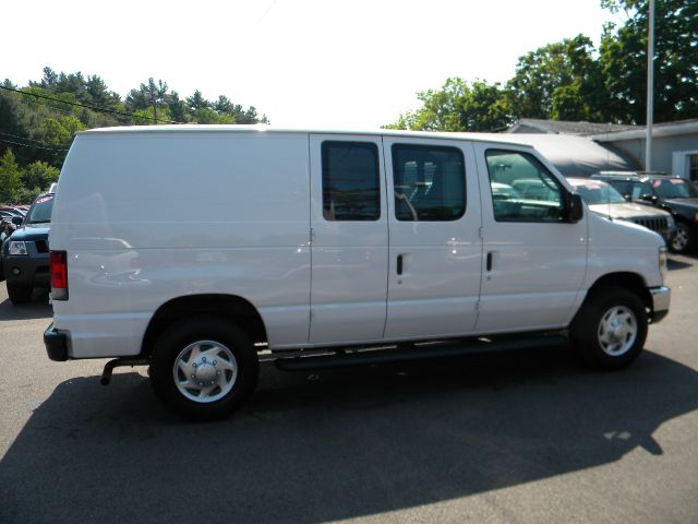 Ford Econoline 2012 photo 10