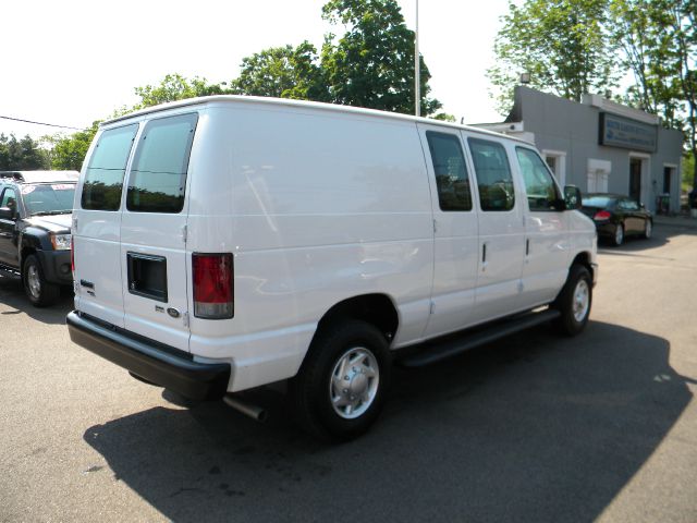 Ford Econoline 2012 photo 13