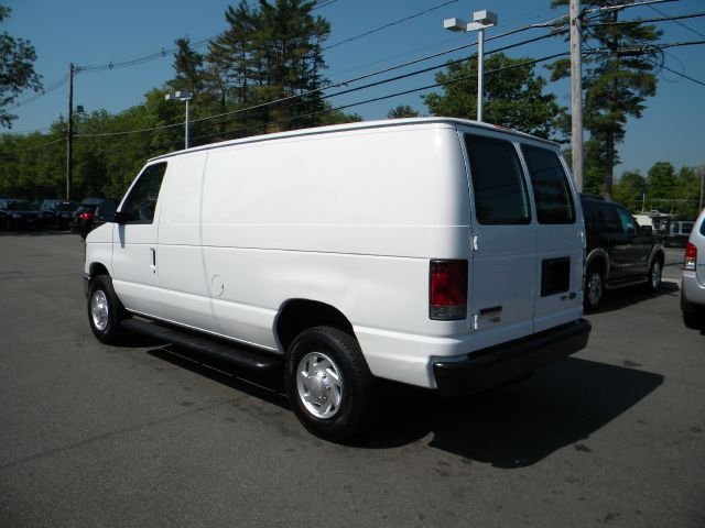 Ford Econoline 2012 photo 17