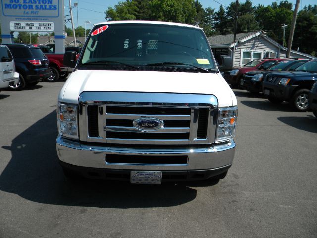 Ford Econoline 2012 photo 5