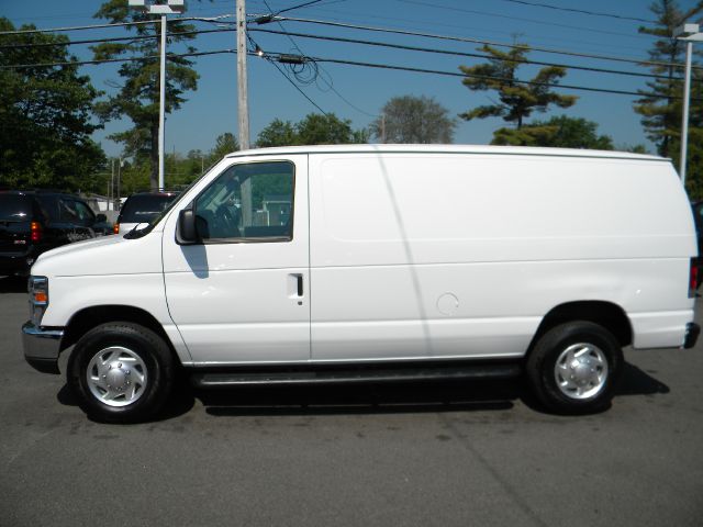 Ford Econoline 2012 photo 9