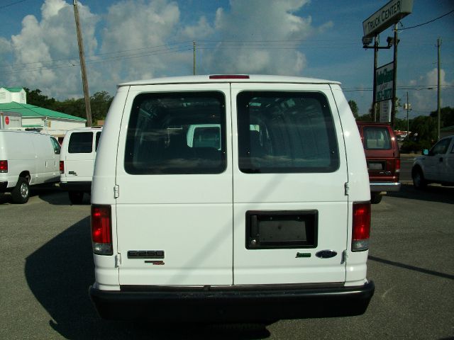 Ford Econoline 2012 photo 1