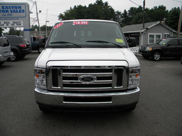 Ford Econoline 2012 photo 1