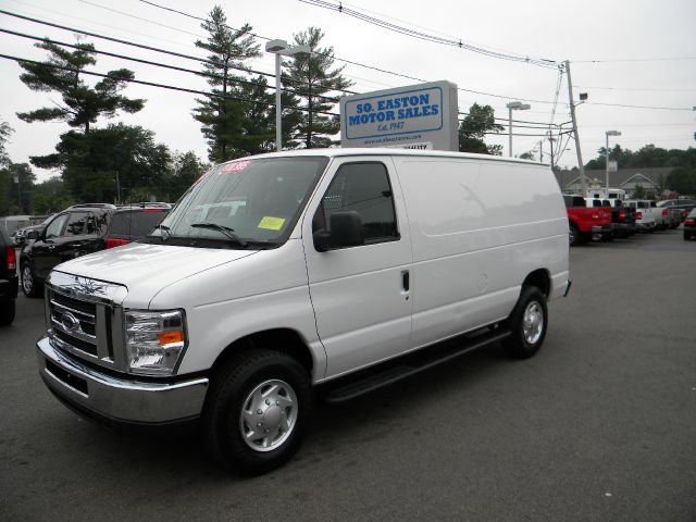 Ford Econoline 2012 photo 2