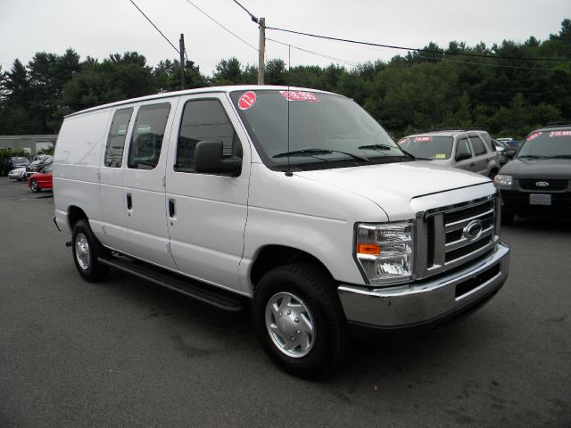 Ford Econoline 2012 photo 3