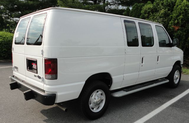 Ford Econoline 2012 photo 1