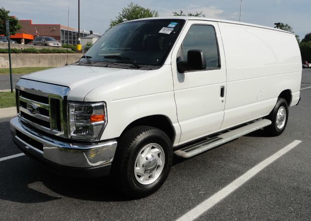 Ford Econoline 2012 photo 3