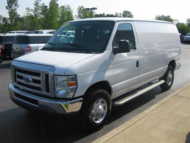 Ford Econoline 2012 photo 19