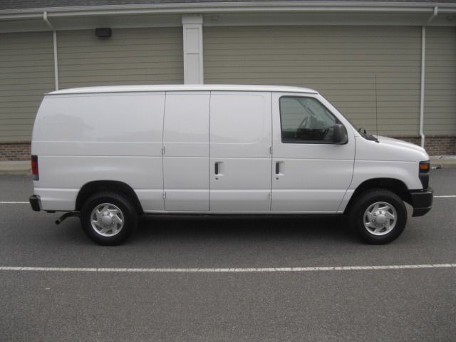 Ford Econoline 2012 photo 10