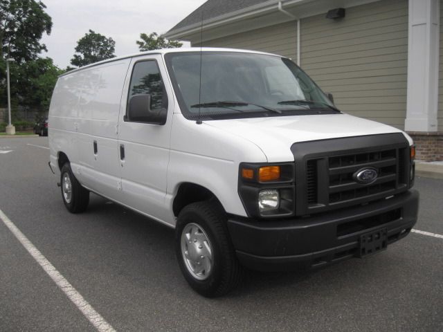 Ford Econoline 2012 photo 11