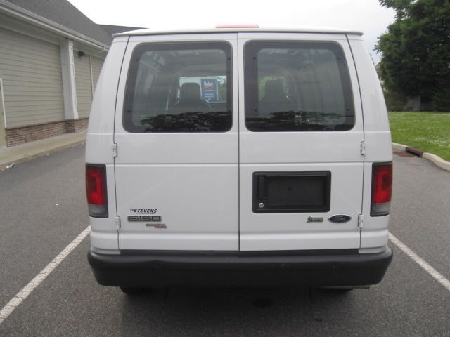 Ford Econoline 2012 photo 12