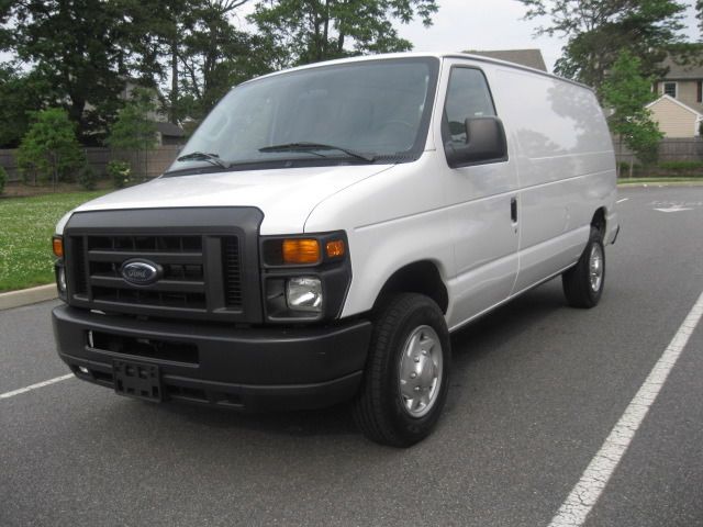 Ford Econoline 2012 photo 13