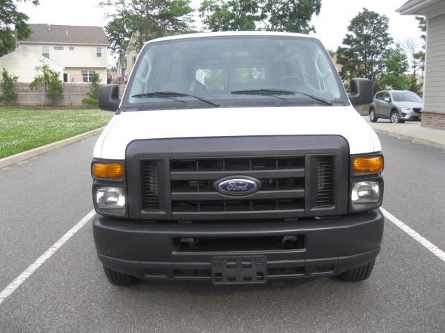 Ford Econoline 2012 photo 14