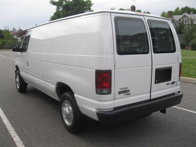 Ford Econoline 2012 photo 15