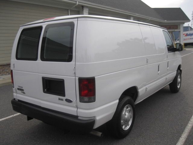 Ford Econoline 2012 photo 20