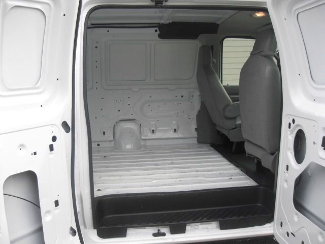 Ford Econoline 2012 photo 9