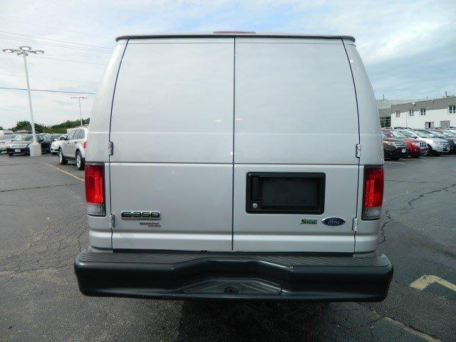 Ford Econoline 2012 photo 13