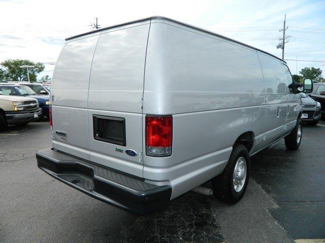 Ford Econoline 2012 photo 6