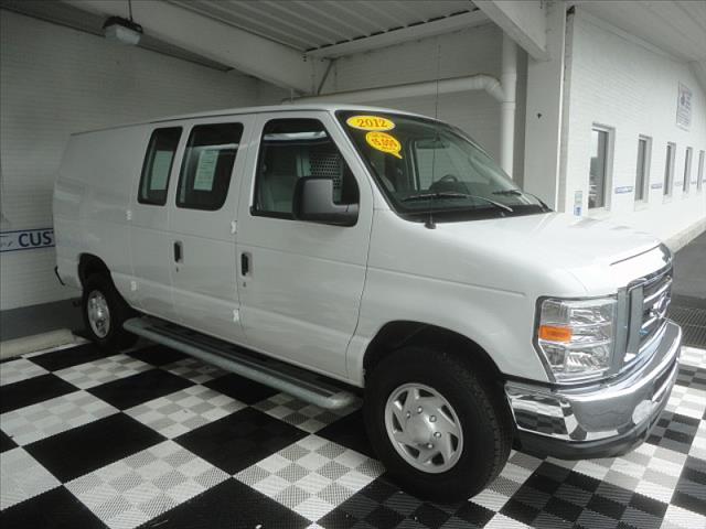 Ford Econoline 2012 photo 4