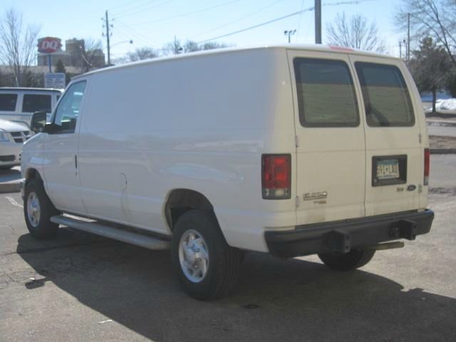 Ford Econoline 2012 photo 3