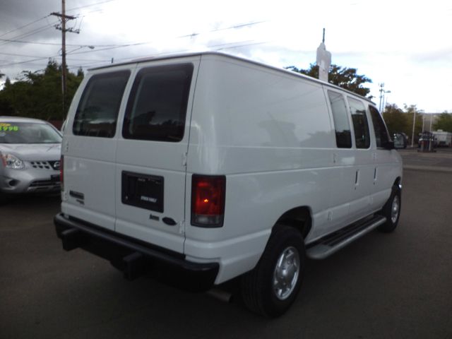 Ford Econoline 2012 photo 3