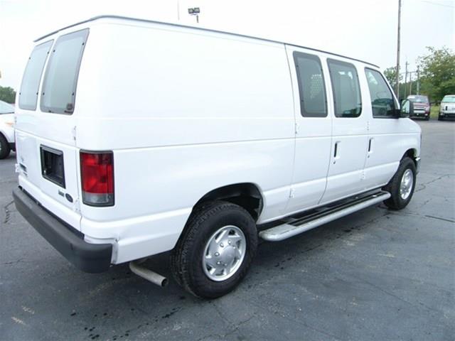 Ford Econoline 2012 photo 1