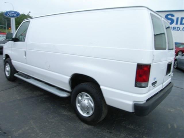 Ford Econoline 2012 photo 3