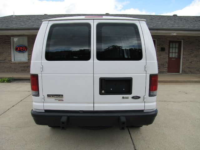 Ford Econoline 2012 photo 1