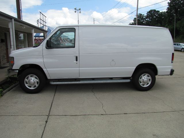 Ford Econoline 2012 photo 3