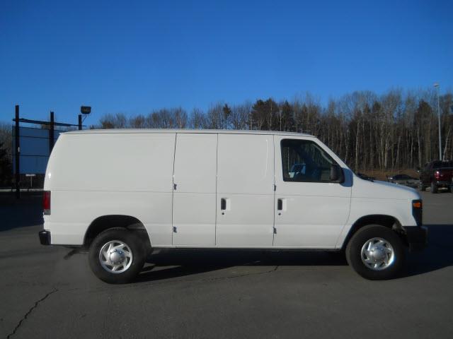 Ford Econoline 2012 photo 3