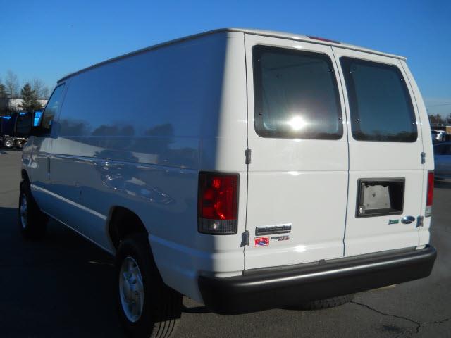 Ford Econoline 2012 photo 4