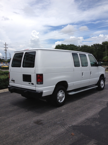 Ford Econoline 2012 photo 1