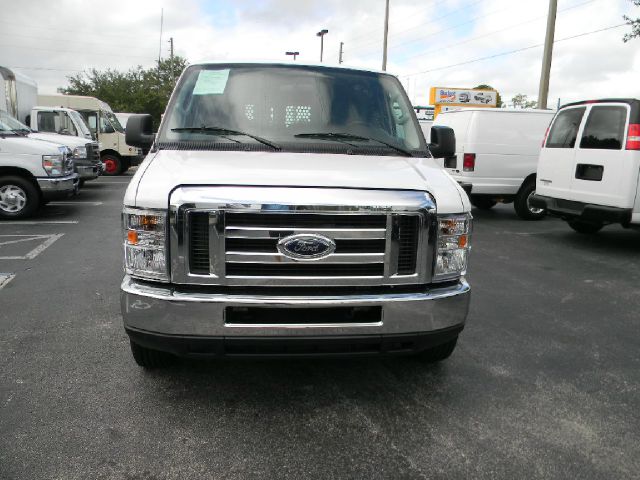 Ford Econoline 2012 photo 1