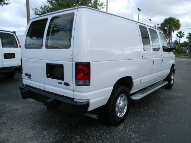 Ford Econoline 2012 photo 4