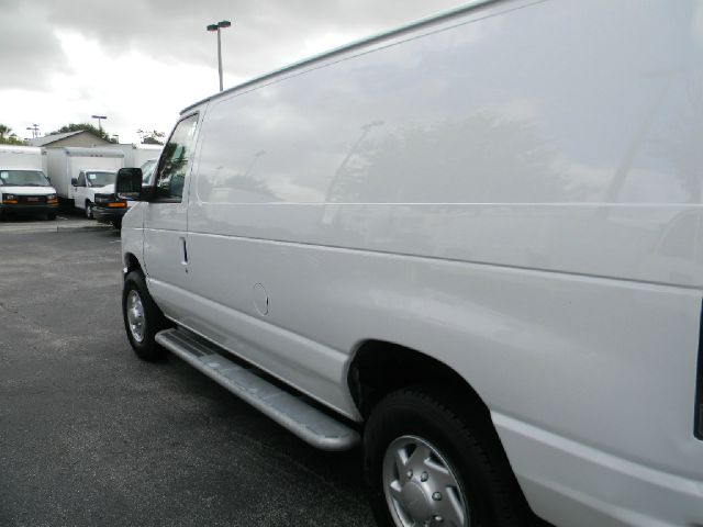 Ford Econoline 2012 photo 6