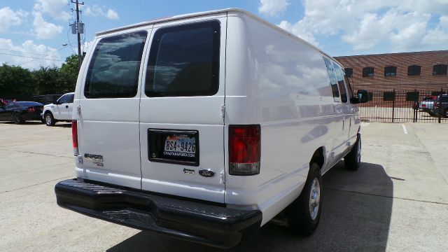 Ford Econoline 2012 photo 1